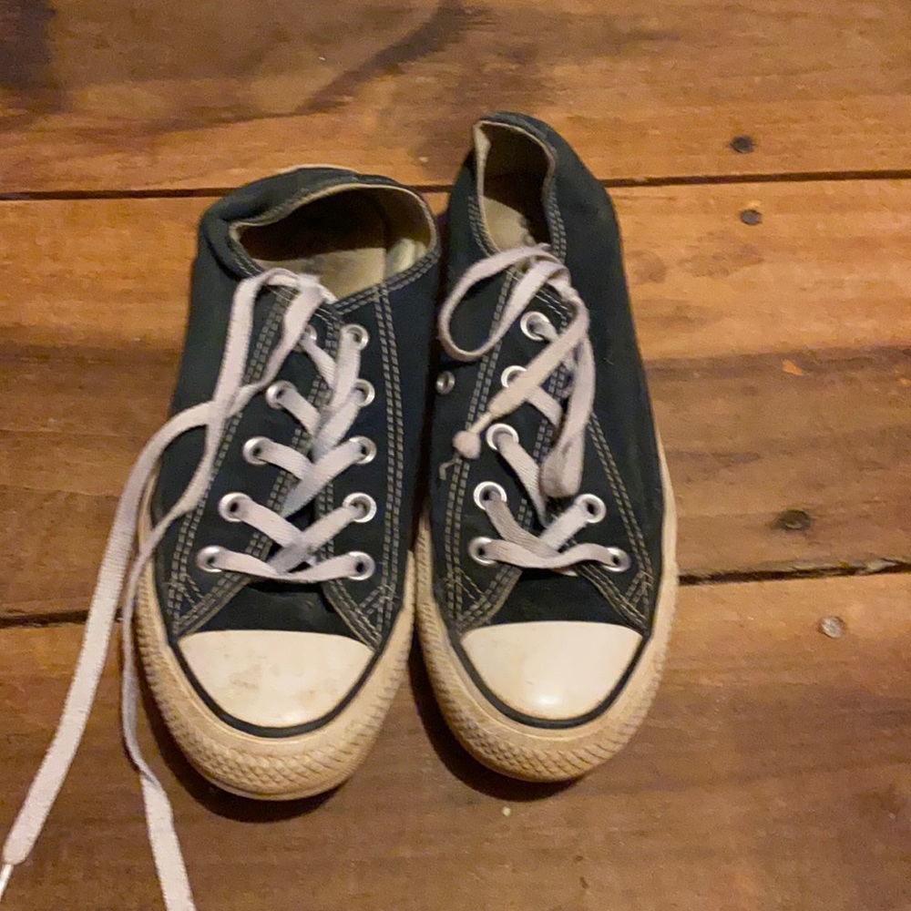 black low rise converse, womens 6, mens 4.